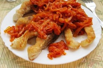 фото рецепта Карп жареный под луково-томатным соусом