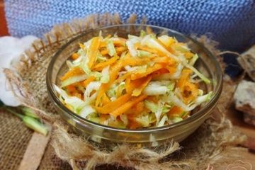 фото рецепта Салат из свежих кабачков и моркви
