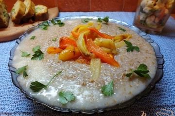 фото рецепта Пшеничная каша по-болгарски с печеным болгарским перцем