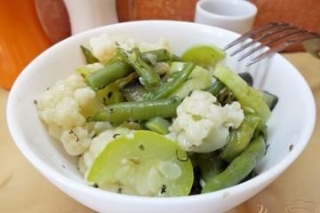 фото рецепта Теплый салат из отварных овощей с ароматными травами