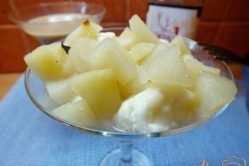 фото рецепта Ленивцы из творога с томленой грушей и сиропом
