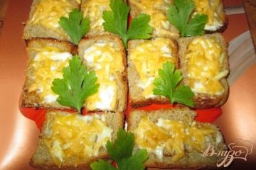фото рецепта Чесночные гренки с майонезом и сыром