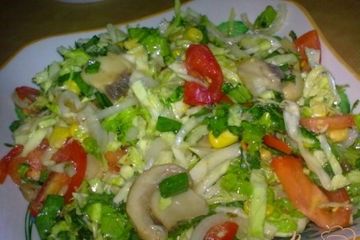 фото рецепта Салат с капустой и грибами Витаминный