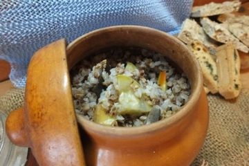 фото рецепта Гречка в горшочке с овощами по-деревенски