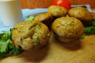 фото рецепта Закусочные кексы с кинзой