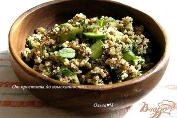 фото рецепта Мятный салат из киноа с зеленью и тыквенными семечками