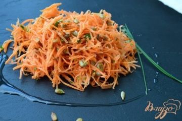 фото рецепта Морковный салат с семечками и кинзой