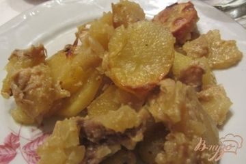 фото рецепта Аппетитный картофель тушенный с грибами и свининой.