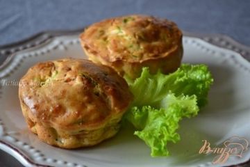 фото рецепта Закусочные кексы с цукини и копченой семгой