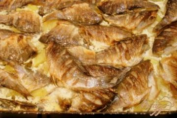 фото рецепта Караси запеченные с картофелем
