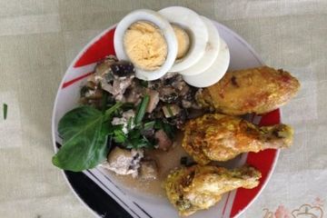 фото рецепта Куриные крылья с тушенными грибами в сливках