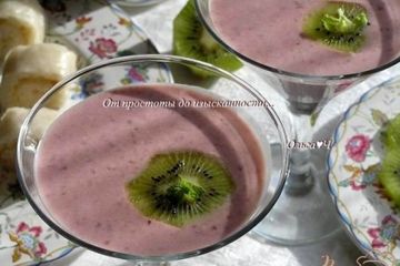 фото рецепта Кокосовый коктейль с бананом и вишней