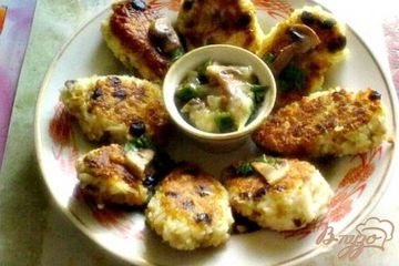 фото рецепта Рисовые котлеты с грибным соусом