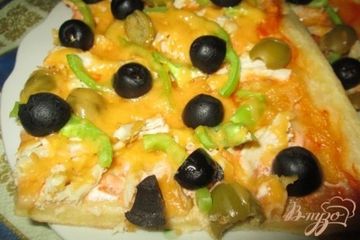 фото рецепта Пицца с оливками, курицей и болгарским перцем