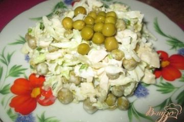 фото рецепта Салат с капустой, яйцом и курицей