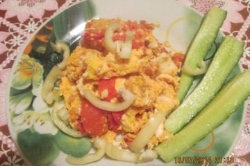 фото рецепта Жареные  куриные яйца с помидорами