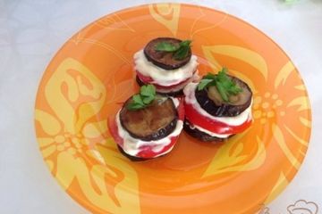 фото рецепта Синие с помидорами и чесноком