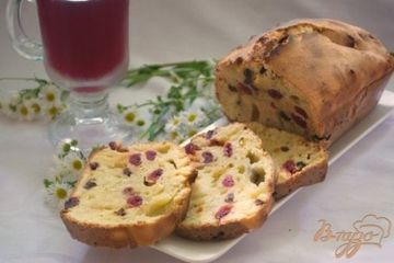фото рецепта Кефирный кекс с вишней и изюмом