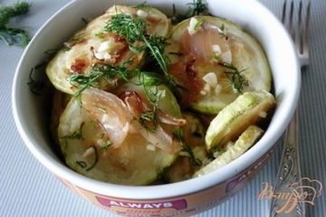 фото рецепта Жаренные кабачки с луком под чесночным соусом