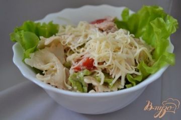 фото рецепта Салат с тунцом, макаронами и помидорами черри