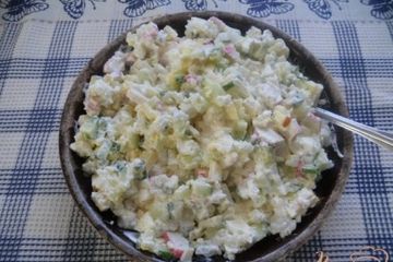 фото рецепта Салат сытный с крабовыми палочками и рисом