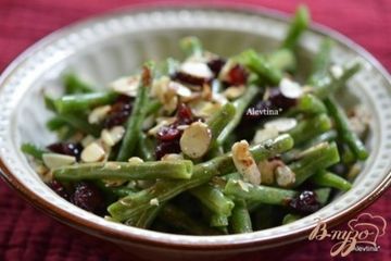 фото рецепта Зеленая фасоль с орехами и клюквой