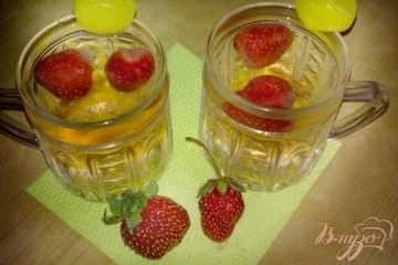 фото рецепта Компот из ягод и кумквата