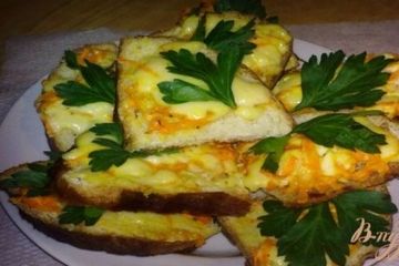 фото рецепта Горячие бутерброды с морковью и плавленным сыром
