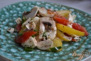 фото рецепта Помидорный салат с шампиньонами