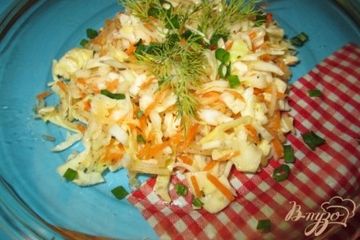 фото рецепта Капустный салат с морковью и яблоком