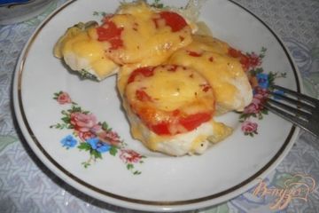 фото рецепта Куриная грудка запеченная с помидорами и сыром
