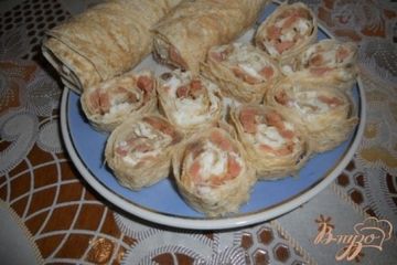 фото рецепта Рулет из лаваша с горбушей и сыром