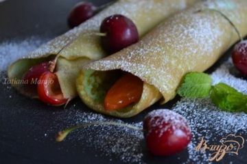 фото рецепта Блинчики с фруктовой начинкой с киршем