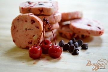 фото рецепта Печенье с мараскино вишней и шоколадными каплями