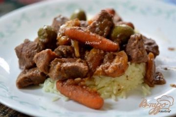 фото рецепта Говядина тушеная с абрикосами сушеными