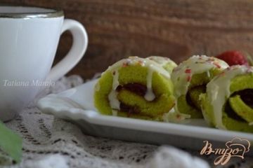 фото рецепта Рулетики с клубничным конфитюром