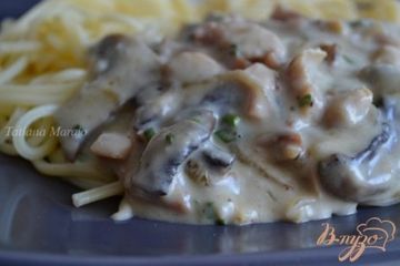 фото рецепта Соус к пасте из копченой курицы с шампиньонами