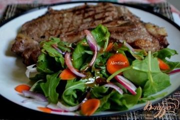 фото рецепта Салат с листовой капустой и овощами
