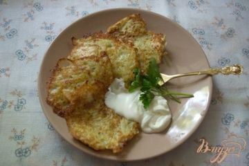 фото рецепта Драники из молодой картошки с рубленной курицей