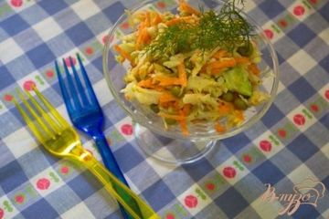 фото рецепта Салат с капустой, курицей и морковью