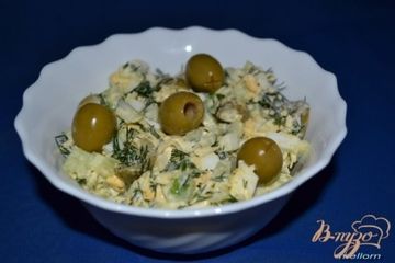 фото рецепта Салат с оливками и огурцом