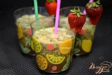 фото рецепта Шпинатный напиток с ягодами и киви