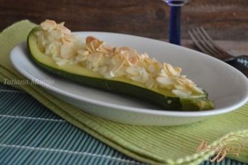 фото рецепта Лодочки из цукини с рисово-сырной начинкой