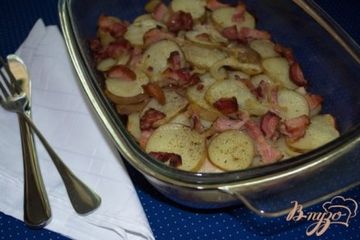 фото рецепта Молодой картофель с беконом и луком