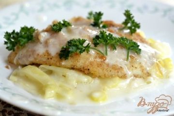 фото рецепта Тилапия  с луком-пореем