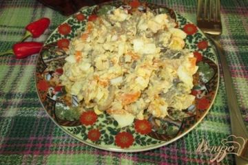 фото рецепта Салат с грибами, курицей и яйцом
