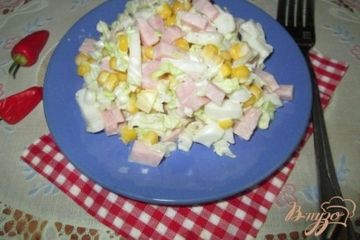 фото рецепта Салат из пекинской капусты с кукурузой