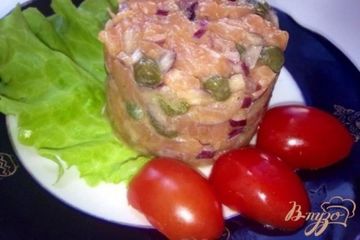 фото рецепта Тартар из лосося с каперсами и красным луком