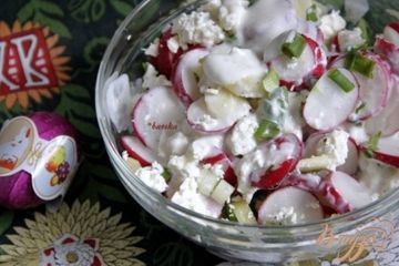 фото рецепта Салат из редиски яблока и феты
