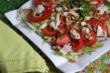 фото рецепта Салат с ветчиной, томатами, горгонзолой и орехами
